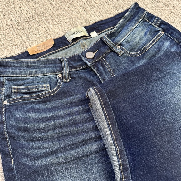 Buckle BKE Payton Shorts Womens 25 Distressed 10" Inseam Denim Jean Curvy Mid - Picture 2 of 9